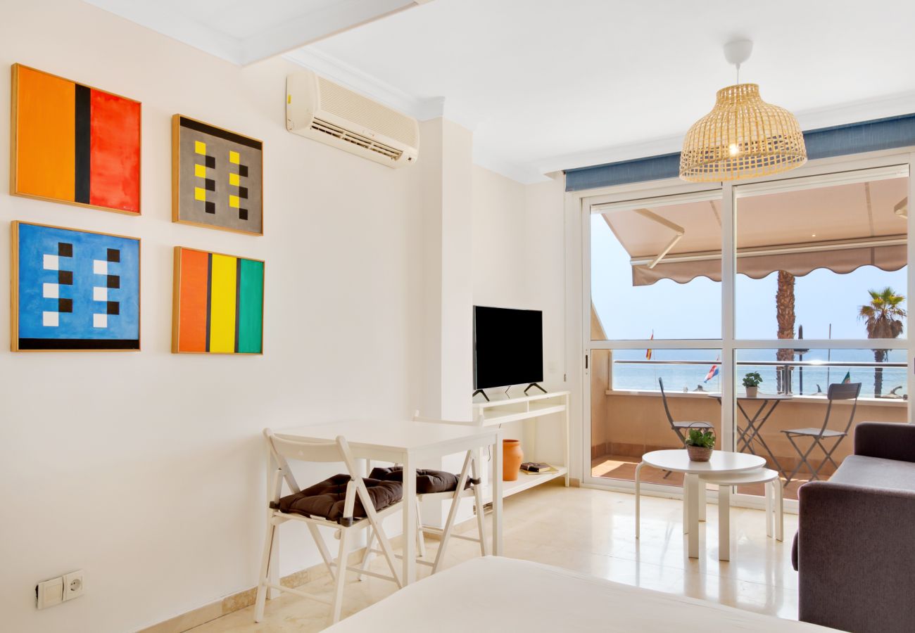 Estudio en Torremolinos - Casa Lola - Primera línea de playa 