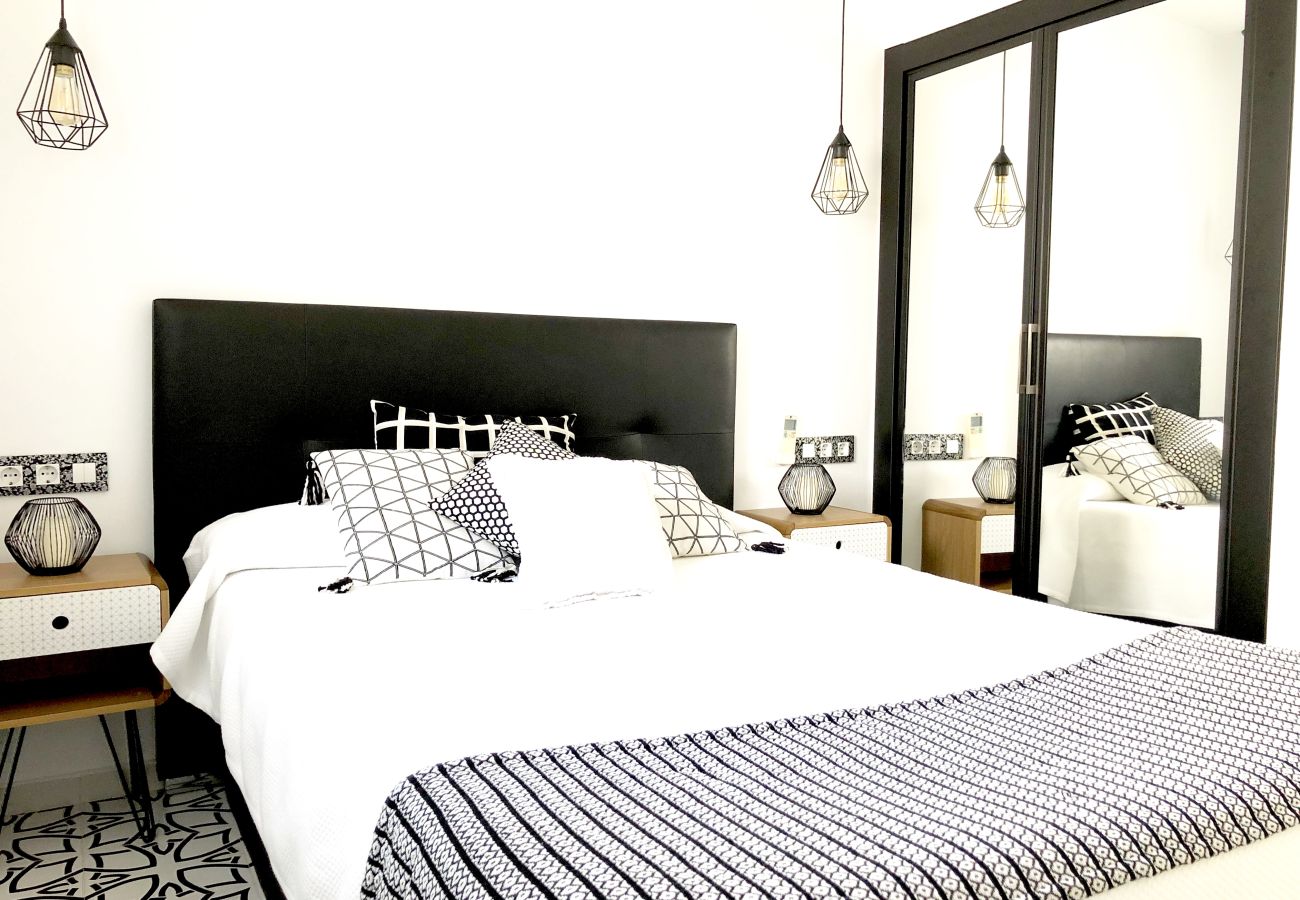 Apartamento en Torremolinos - The White Rock (Acceso privado a la playa)