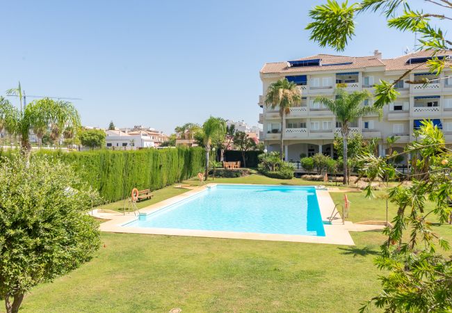 Apartamento en Torremolinos - SaturnoDream: 4 minutos de la playa: Piscina Apartamento en Torremolinos - SaturnoDream: 4 minutos de la playa: Piscina