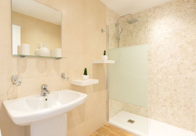 Apartamento en Torremolinos - SaturnoDream: 4 minutos de la playa: Piscina Apartamento en Torremolinos - SaturnoDream: 4 minutos de la playa: Piscina
