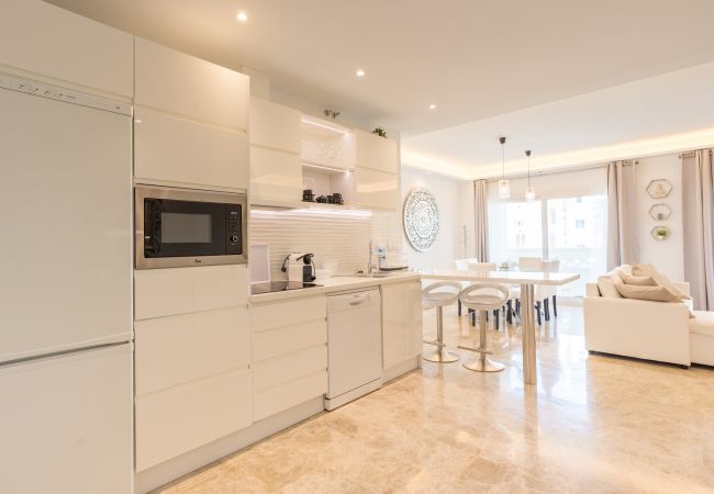 Apartamento en Torremolinos - SaturnoDream: 4 minutos de la playa: Piscina Apartamento en Torremolinos - SaturnoDream: 4 minutos de la playa: Piscina
