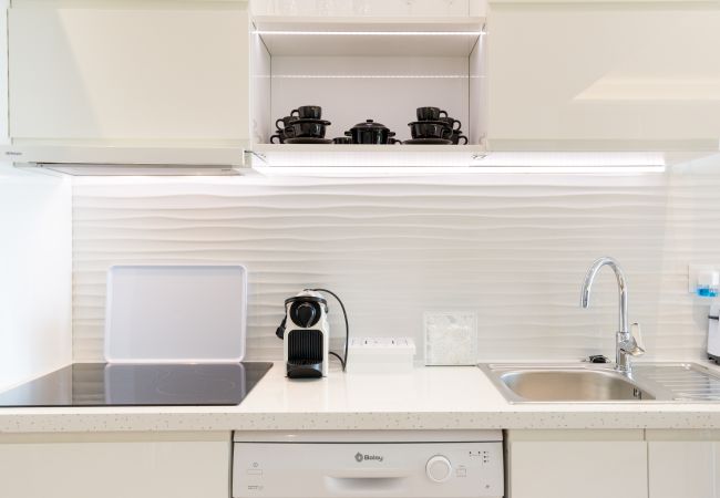 Apartamento en Torremolinos - SaturnoDream: 4 minutos de la playa: Piscina Apartamento en Torremolinos - SaturnoDream: 4 minutos de la playa: Piscina