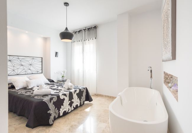 Apartamento en Torremolinos - SaturnoDream: 4 minutos de la playa: Piscina Apartamento en Torremolinos - SaturnoDream: 4 minutos de la playa: Piscina