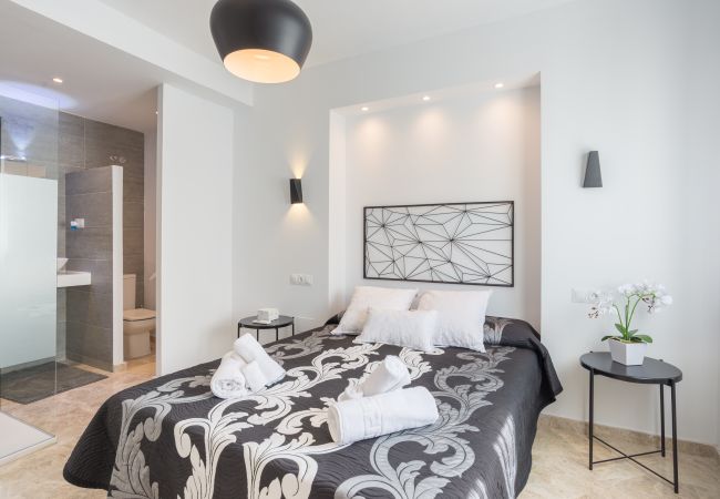 Apartamento en Torremolinos - SaturnoDream: 4 minutos de la playa: Piscina Apartamento en Torremolinos - SaturnoDream: 4 minutos de la playa: Piscina