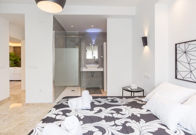 Apartamento en Torremolinos - SaturnoDream: 4 minutos de la playa: Piscina Apartamento en Torremolinos - SaturnoDream: 4 minutos de la playa: Piscina
