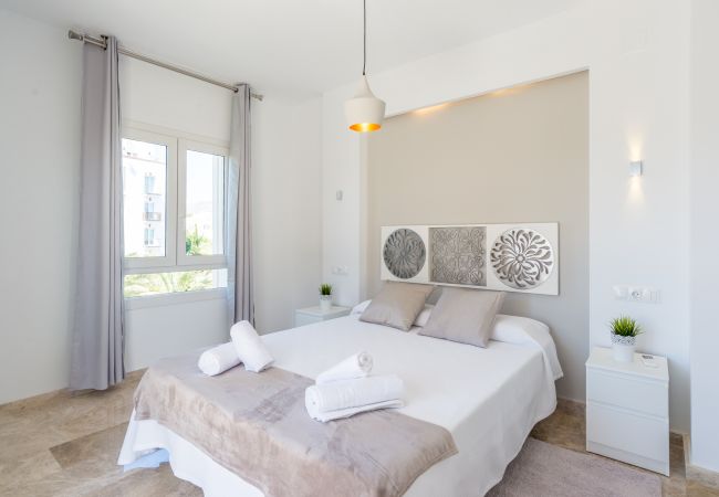 Apartamento en Torremolinos - SaturnoDream: 4 minutos de la playa: Piscina Apartamento en Torremolinos - SaturnoDream: 4 minutos de la playa: Piscina
