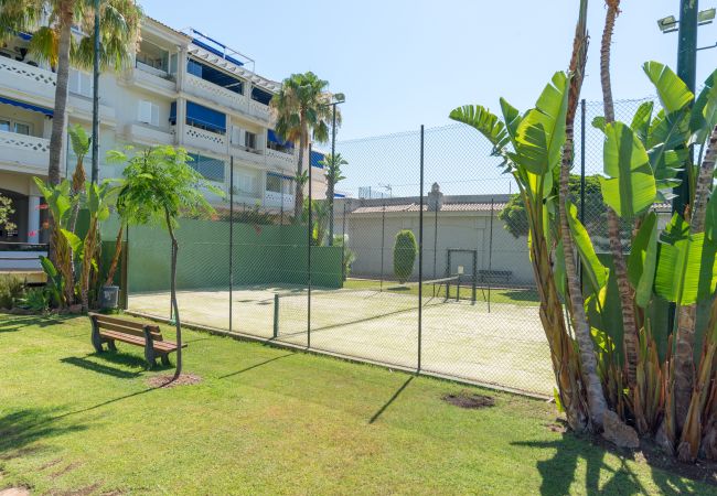 Apartamento en Torremolinos - SaturnoDream: 4 minutos de la playa: Piscina Apartamento en Torremolinos - SaturnoDream: 4 minutos de la playa: Piscina