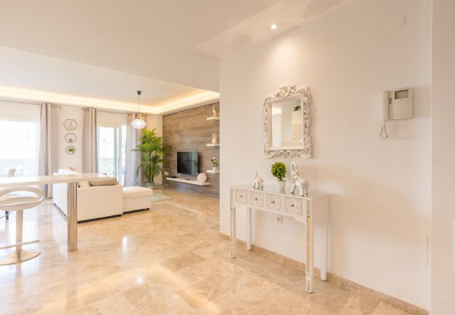 Apartamento en Torremolinos - SaturnoDream: 4 minutos de la playa: Piscina Apartamento en Torremolinos - SaturnoDream: 4 minutos de la playa: Piscina