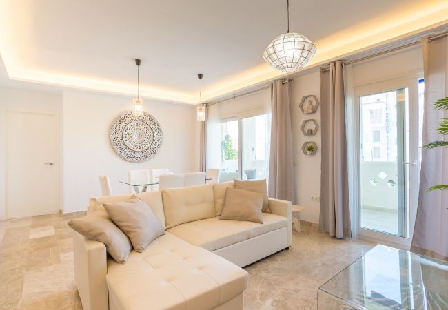 Apartamento en Torremolinos - SaturnoDream: 4 minutos de la playa: Piscina Apartamento en Torremolinos - SaturnoDream: 4 minutos de la playa: Piscina
