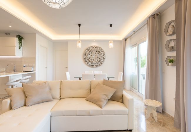 Apartamento en Torremolinos - SaturnoDream: 4 minutos de la playa: Piscina Apartamento en Torremolinos - SaturnoDream: 4 minutos de la playa: Piscina