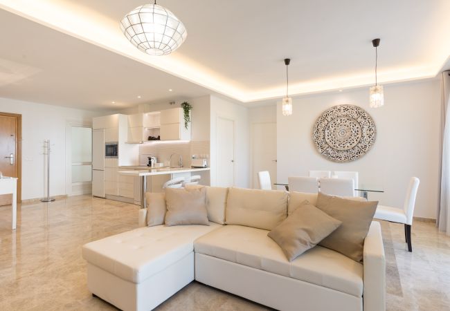 Apartamento en Torremolinos - SaturnoDream: 4 minutos de la playa: Piscina Apartamento en Torremolinos - SaturnoDream: 4 minutos de la playa: Piscina