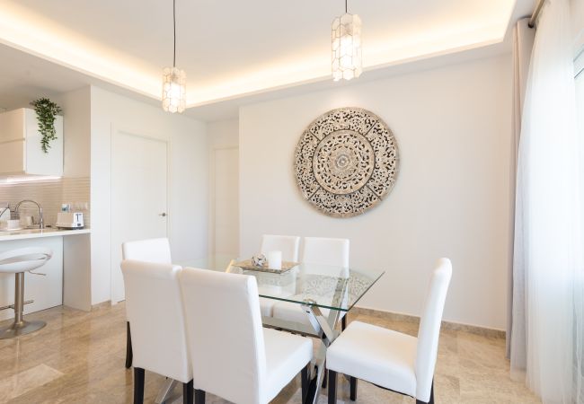 Apartamento en Torremolinos - SaturnoDream: 4 minutos de la playa: Piscina Apartamento en Torremolinos - SaturnoDream: 4 minutos de la playa: Piscina