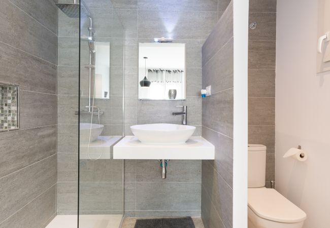 Apartamento en Torremolinos - SaturnoDream: 4 minutos de la playa: Piscina Apartamento en Torremolinos - SaturnoDream: 4 minutos de la playa: Piscina