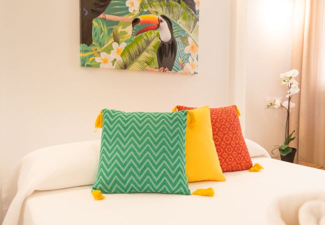 Apartamento en Torremolinos - SaturnoDream: 4 minutos de la playa: Piscina Apartamento en Torremolinos - SaturnoDream: 4 minutos de la playa: Piscina
