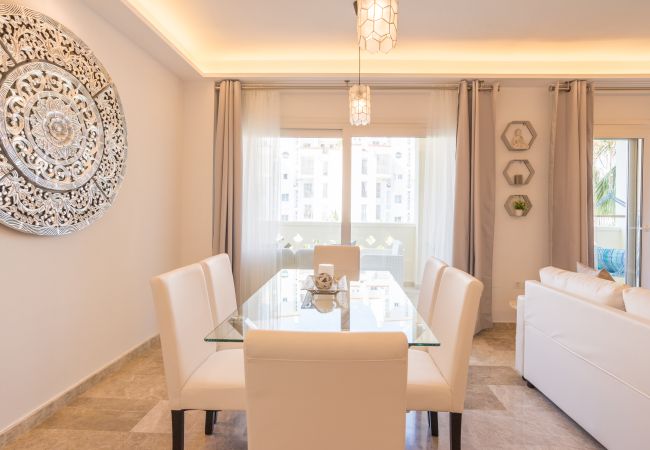 Apartamento en Torremolinos - SaturnoDream: 4 minutos de la playa: Piscina Apartamento en Torremolinos - SaturnoDream: 4 minutos de la playa: Piscina