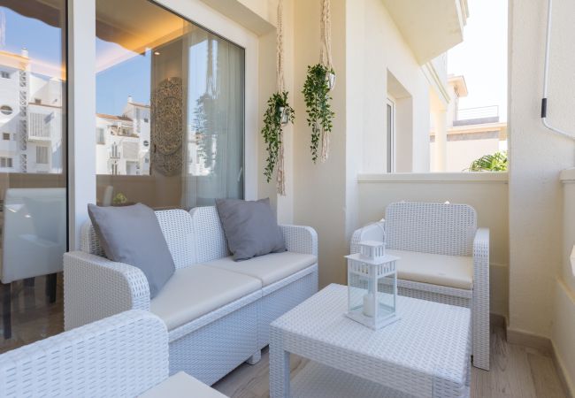 Apartamento en Torremolinos - SaturnoDream: 4 minutos de la playa: Piscina Apartamento en Torremolinos - SaturnoDream: 4 minutos de la playa: Piscina