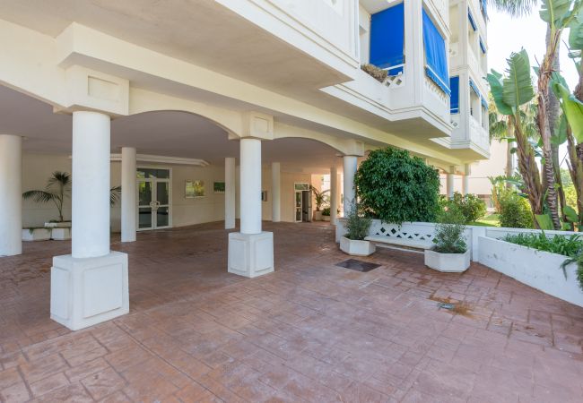 Apartamento en Torremolinos - SaturnoDream: 4 minutos de la playa: Piscina Apartamento en Torremolinos - SaturnoDream: 4 minutos de la playa: Piscina