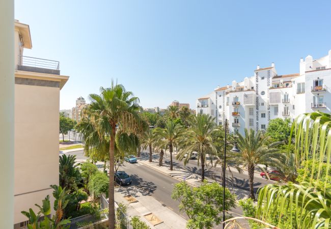 Apartamento en Torremolinos - SaturnoDream: 4 minutos de la playa: Piscina Apartamento en Torremolinos - SaturnoDream: 4 minutos de la playa: Piscina