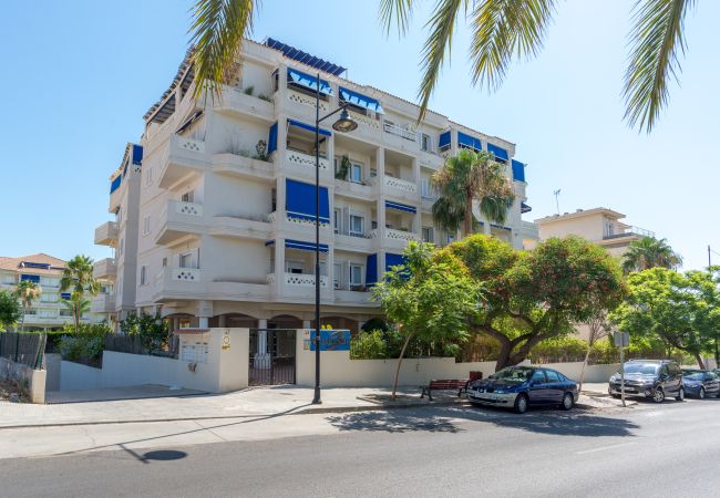 Apartamento en Torremolinos - SaturnoDream: 4 minutos de la playa: Piscina Apartamento en Torremolinos - SaturnoDream: 4 minutos de la playa: Piscina