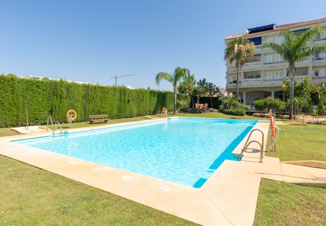 Apartamento en Torremolinos - SaturnoDream: 4 minutos de la playa: Piscina Apartamento en Torremolinos - SaturnoDream: 4 minutos de la playa: Piscina