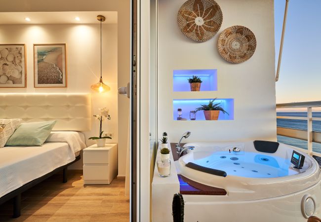 Apartamento en Torremolinos - Sunset Beach - Charming apartment with jacuzzi. Apartamento en Torremolinos - Sunset Beach - Charming apartment with jacuzzi.