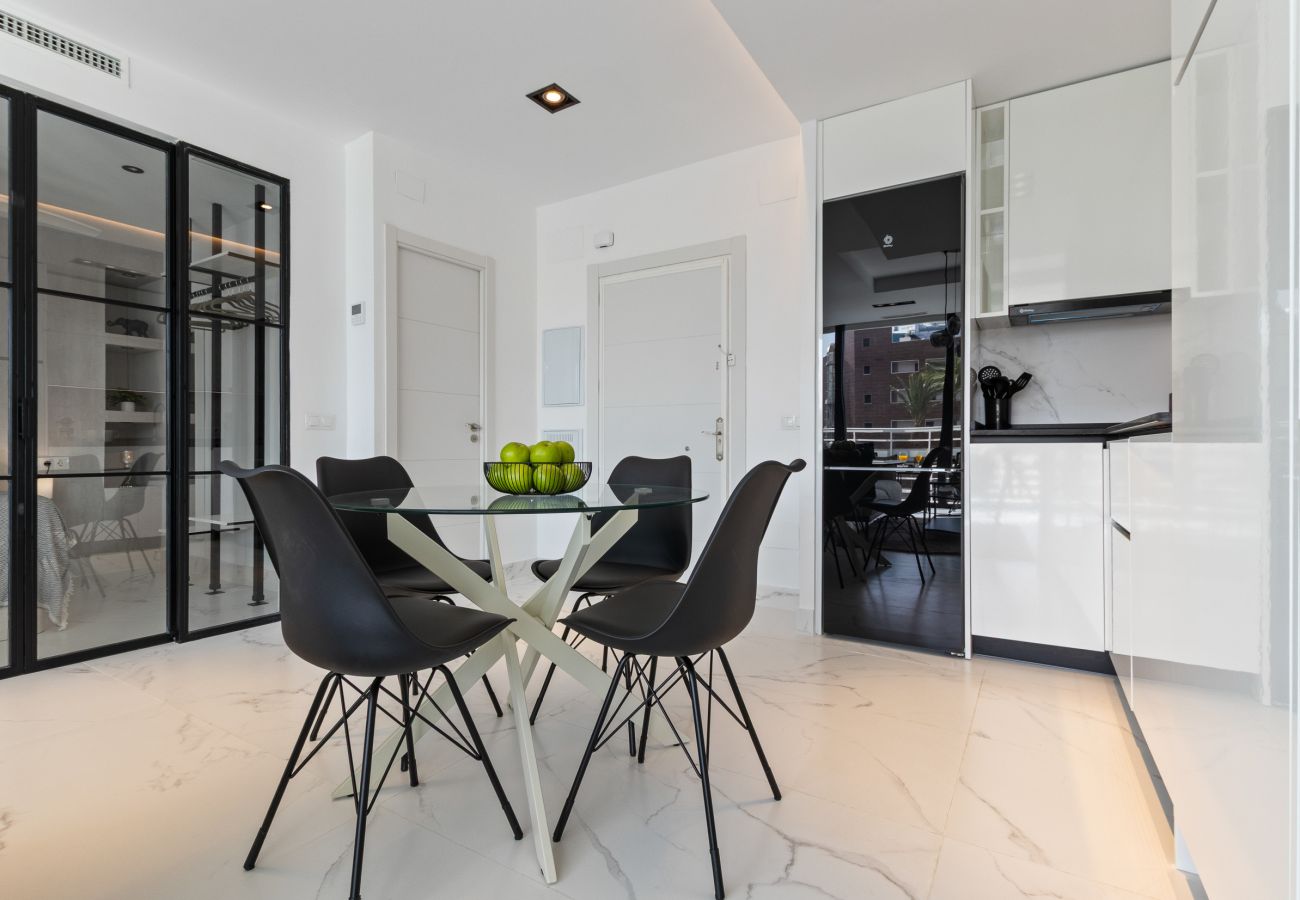 Apartamento en Torremolinos - 🖤🤍Black and White Beach – Boutique Apartment with Sea Views 🌊