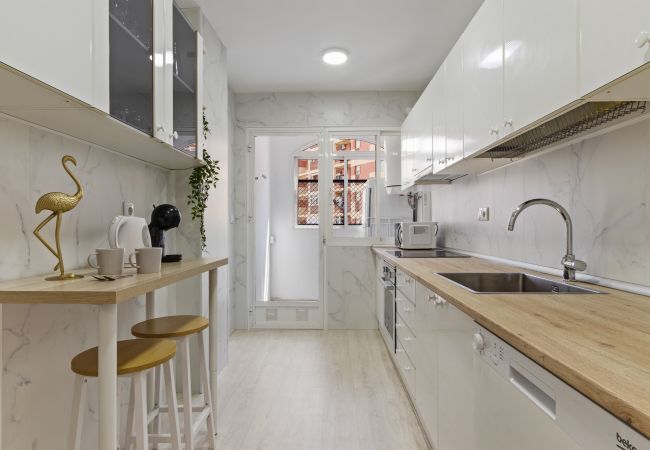 Apartamento en Torremolinos - Amplio apartamento con piscina y parking  Apartamento en Torremolinos - Amplio apartamento con piscina y parking