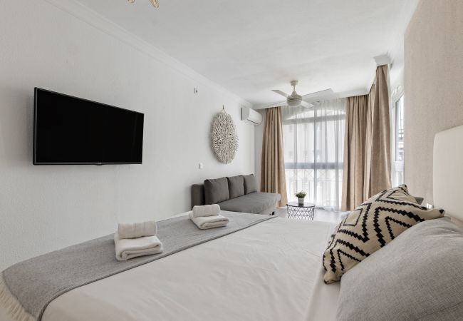 Apartamento en Torremolinos - Amplio apartamento con piscina y parking  Apartamento en Torremolinos - Amplio apartamento con piscina y parking