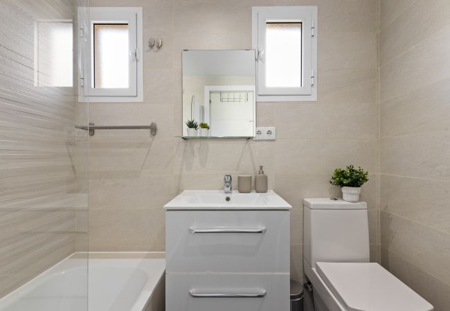 Apartamento en Torremolinos - Amplio apartamento con piscina y parking  Apartamento en Torremolinos - Amplio apartamento con piscina y parking