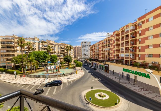 Apartamento en Torremolinos - Amplio apartamento con piscina y parking  Apartamento en Torremolinos - Amplio apartamento con piscina y parking