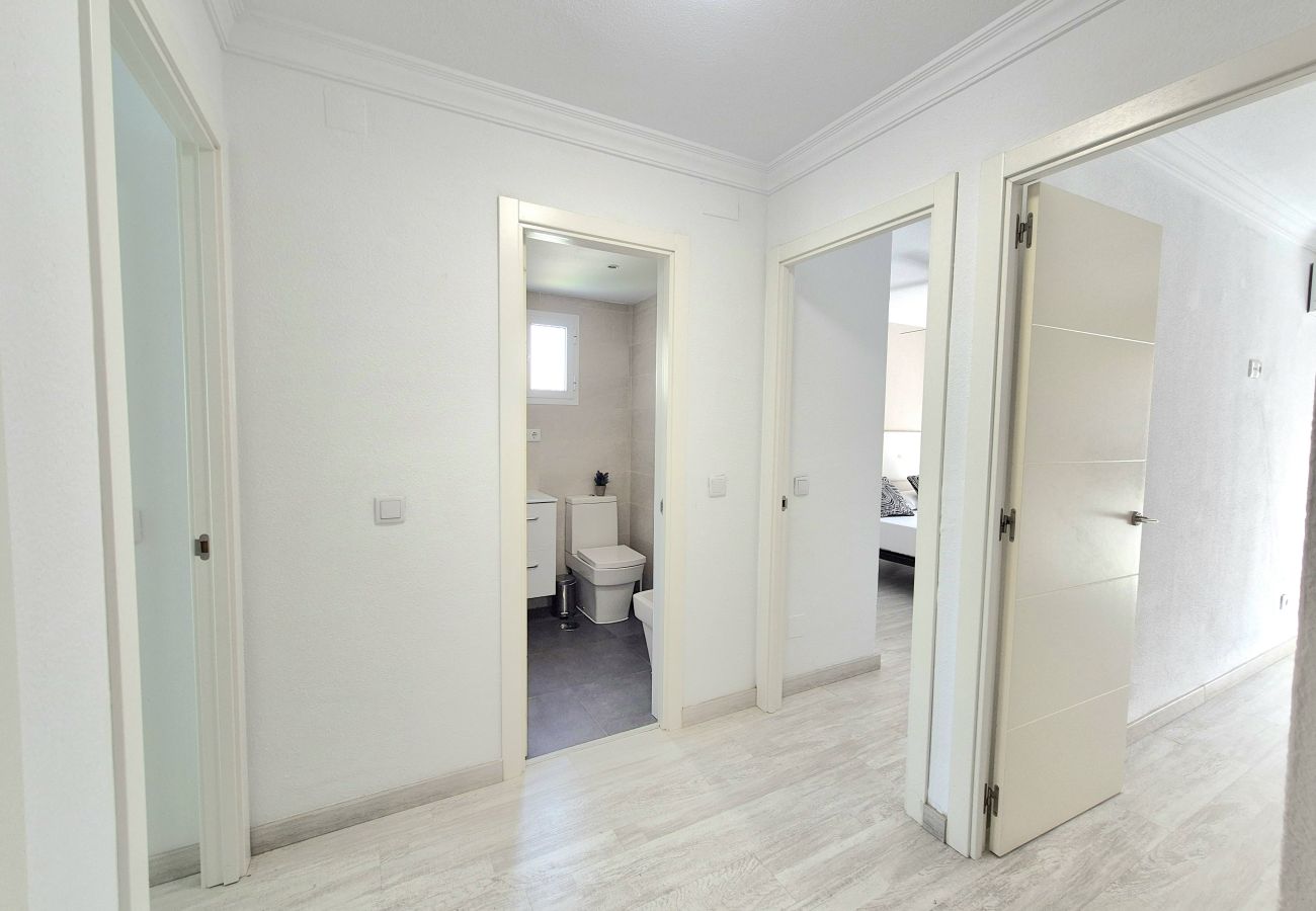 Apartamento en Torremolinos - Amplio apartamento con piscina y parking en zona auténtica de Torremolinos