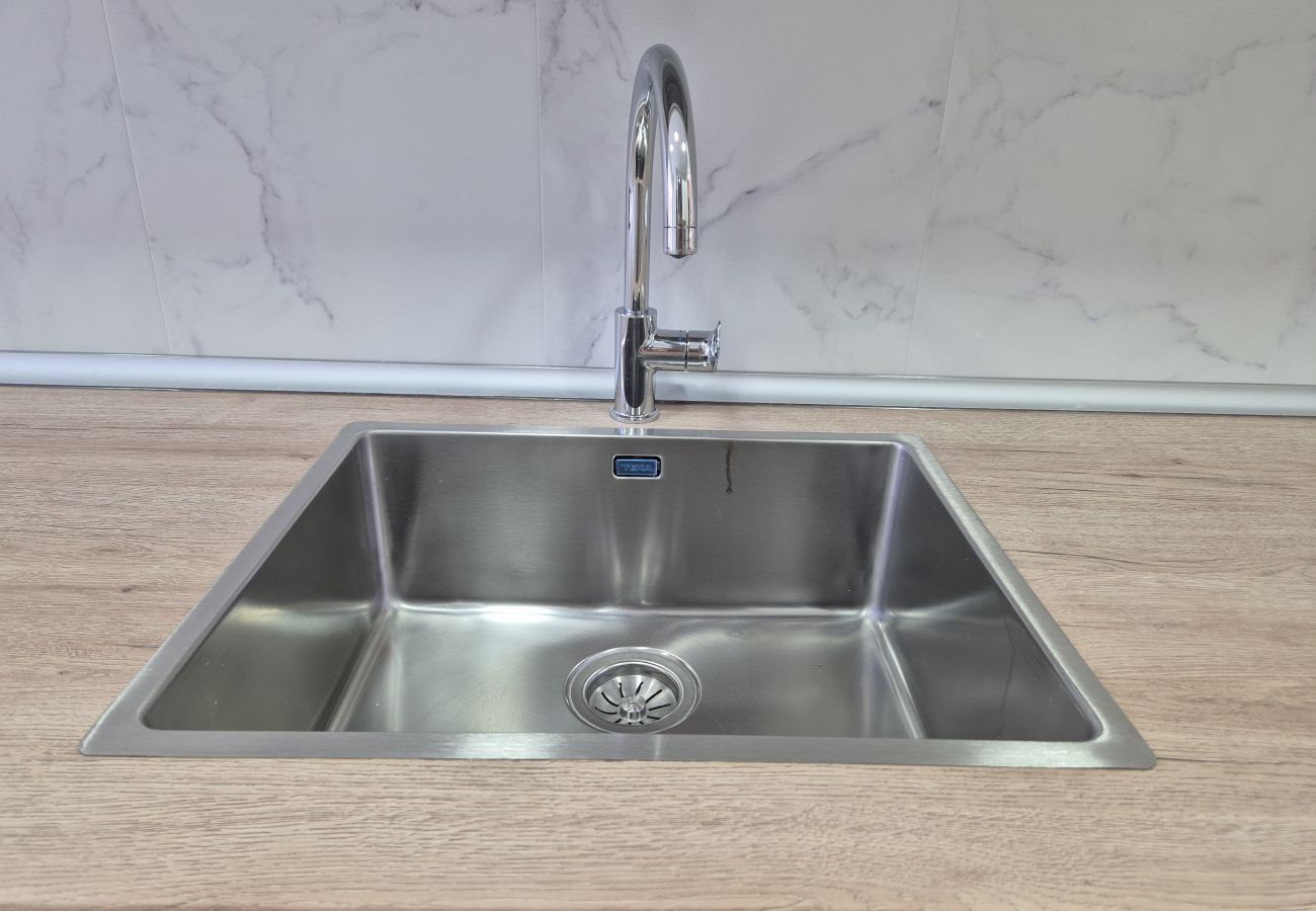 Apartamento en Torremolinos - Amplio apartamento con piscina y parking en zona auténtica de Torremolinos