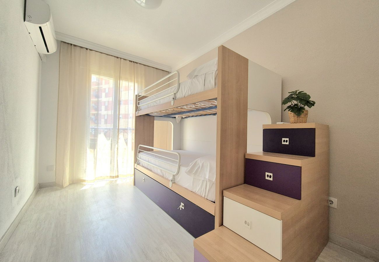 Apartamento en Torremolinos - Amplio apartamento con piscina y parking en zona auténtica de Torremolinos