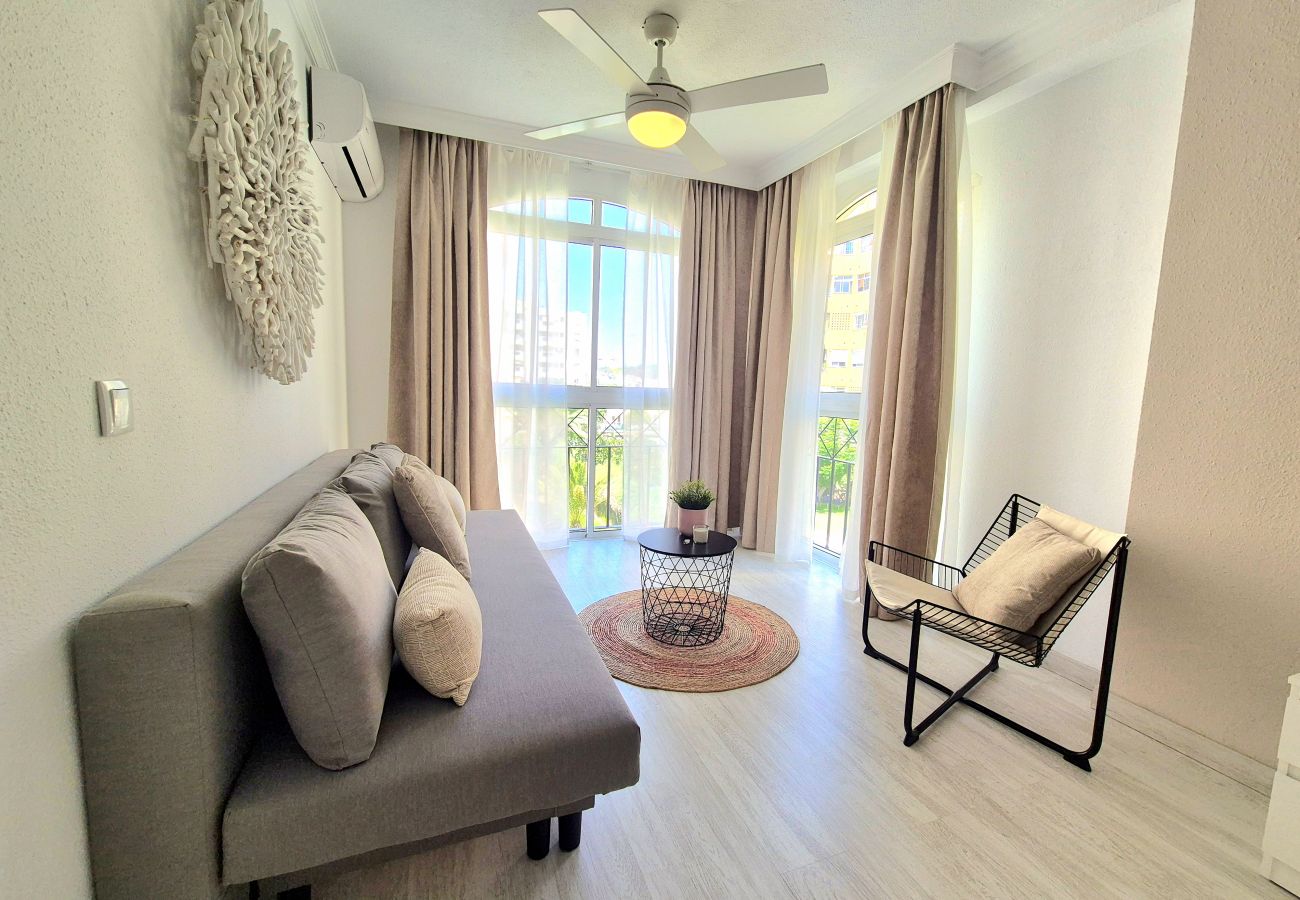 Apartamento en Torremolinos - Amplio apartamento con piscina y parking en zona auténtica de Torremolinos