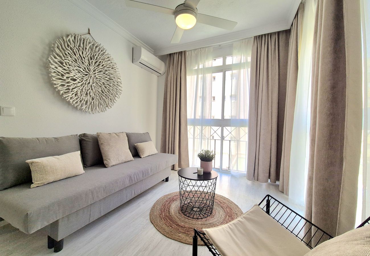 Apartamento en Torremolinos - Amplio apartamento con piscina y parking en zona auténtica de Torremolinos
