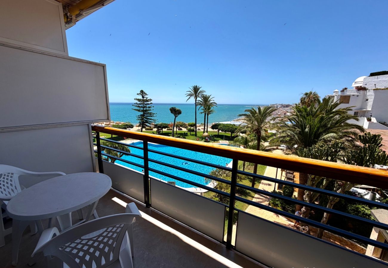 Estudio en Torremolinos - Casa Ángeles - Terraza y vista al mar