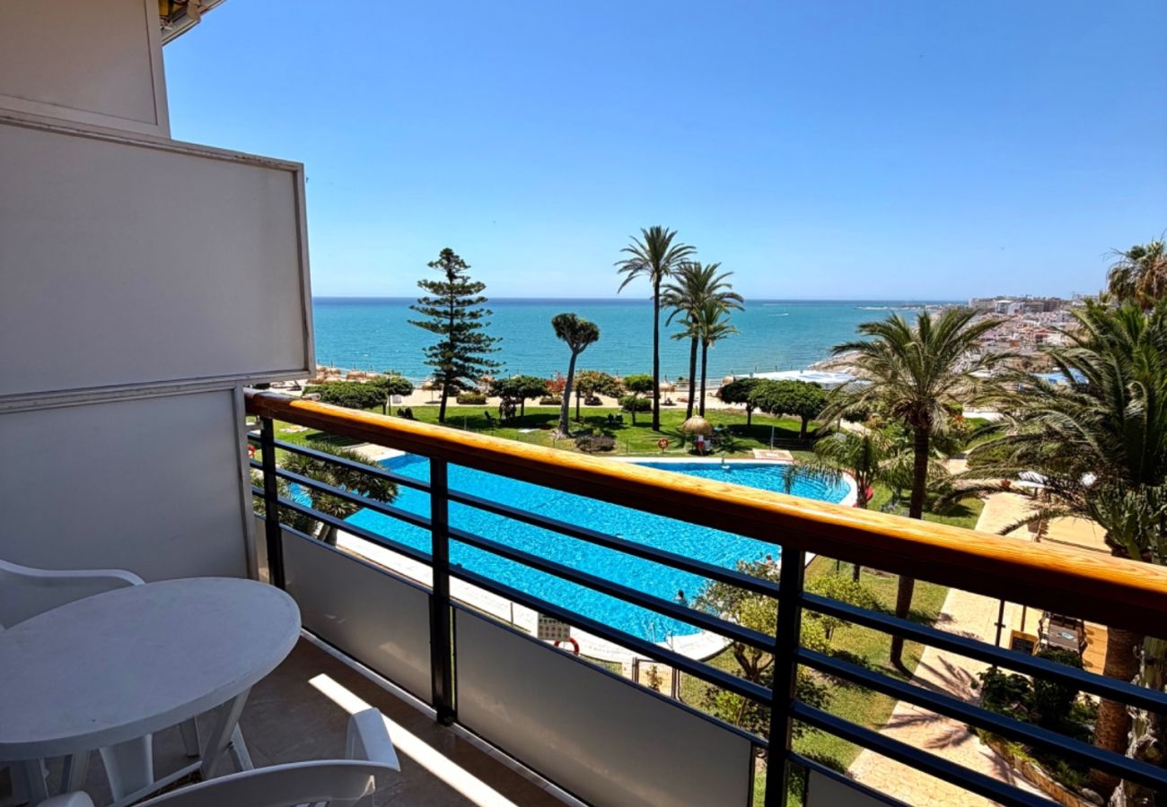 Estudio en Torremolinos - Casa Ángeles - Terraza y vista al mar