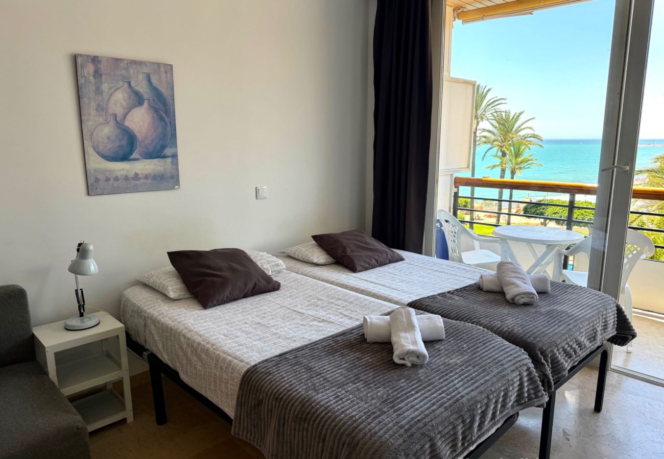 Estudio en Torremolinos - Casa Ángeles - Terraza y vista al mar