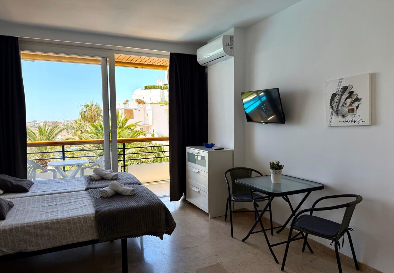 Estudio en Torremolinos - Casa Ángeles - Terraza y vista al mar