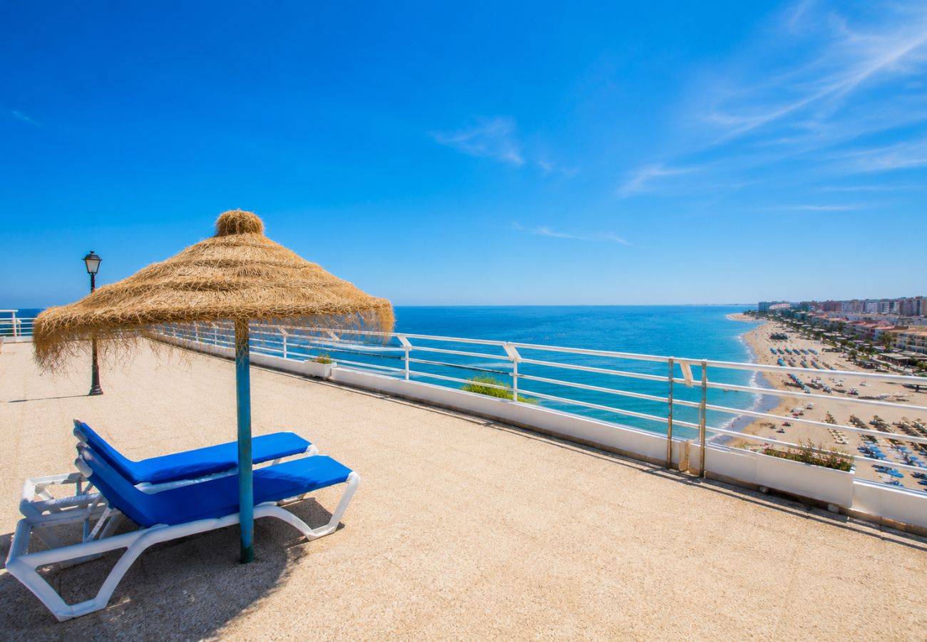 Estudio en Torremolinos - Casa Marena - Sea View, Sunny Terrace & Pool