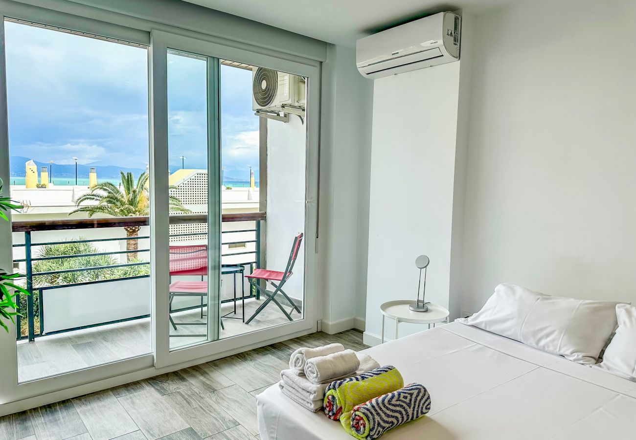 Studio in Torremolinos - Casa Teresa - Direct access to the beach