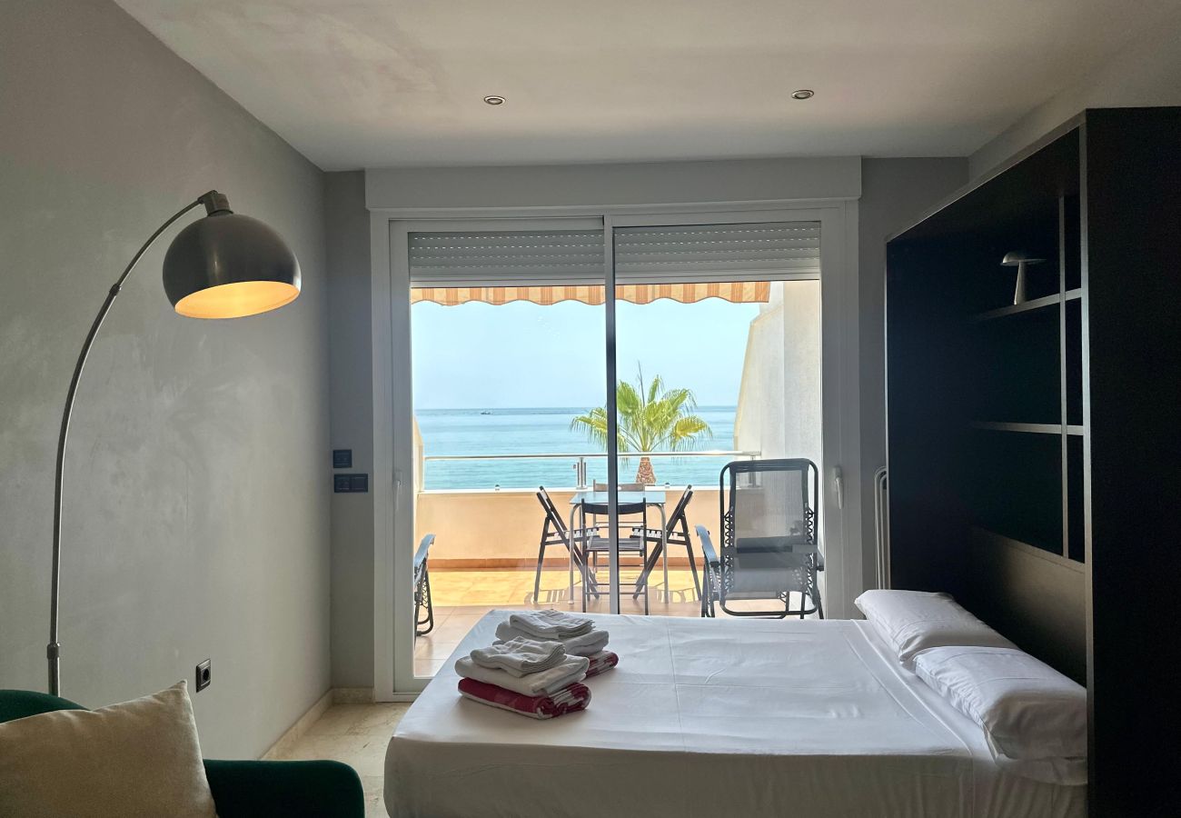 Studio in Torremolinos - Casa Roterdam - Beachfront