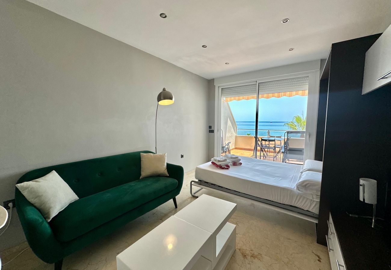 Studio in Torremolinos - Casa Roterdam - Beachfront