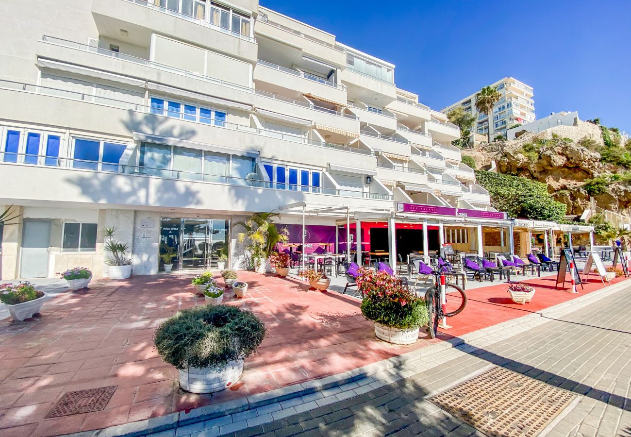 Apartment in Torremolinos - 🖤🤍Black and White Beach – Boutique Apartment with Sea Views 🌊