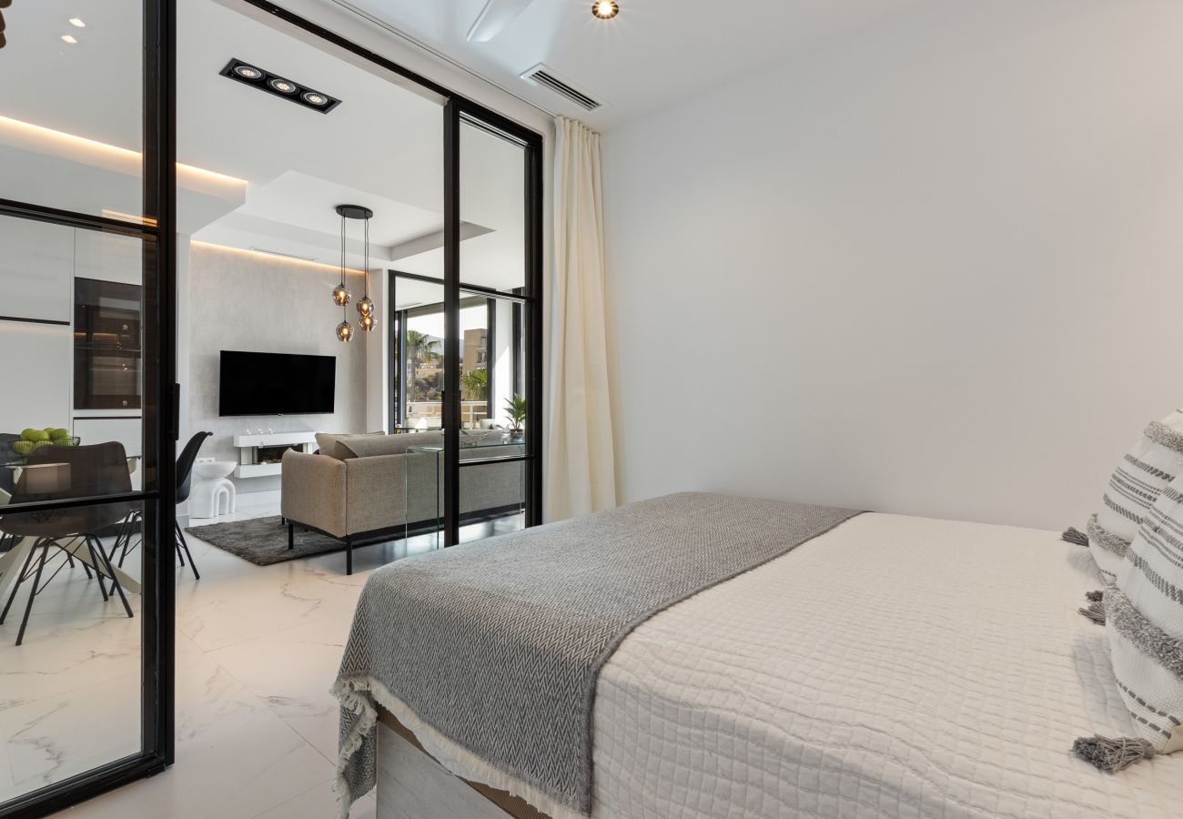 Apartment in Torremolinos - 🖤🤍Black and White Beach – Boutique Apartment with Sea Views 🌊