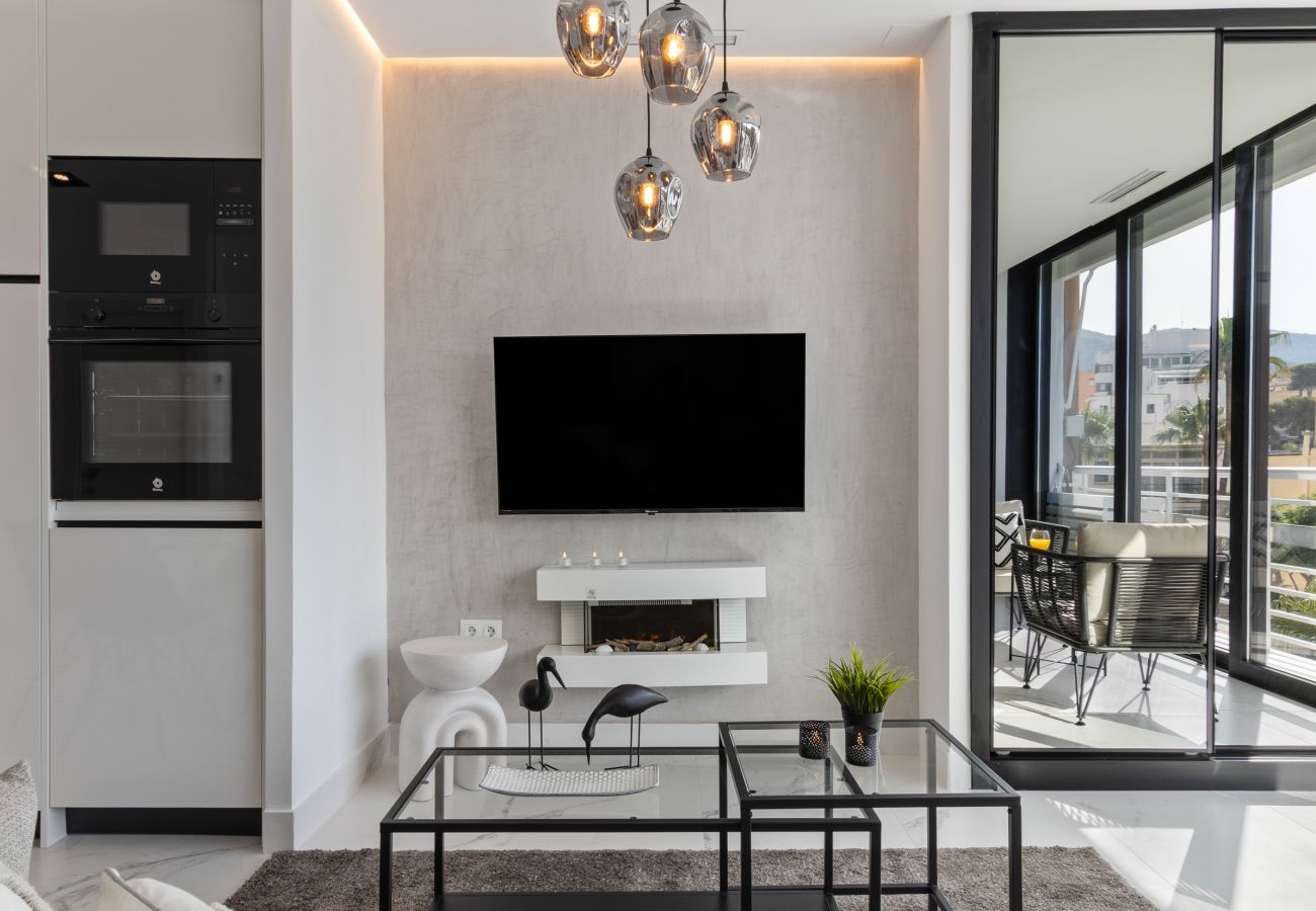 Apartment in Torremolinos - 🖤🤍Black and White Beach – Boutique Apartment with Sea Views 🌊