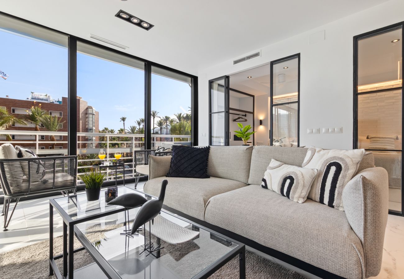 Apartment in Torremolinos - 🖤🤍Black and White Beach – Boutique Apartment with Sea Views 🌊