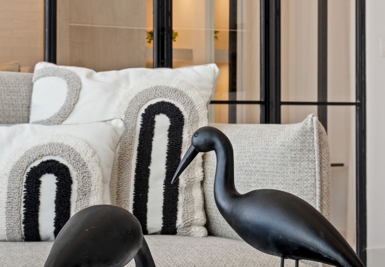 Apartment in Torremolinos - 🖤🤍Black and White Beach – Boutique Apartment with Sea Views 🌊