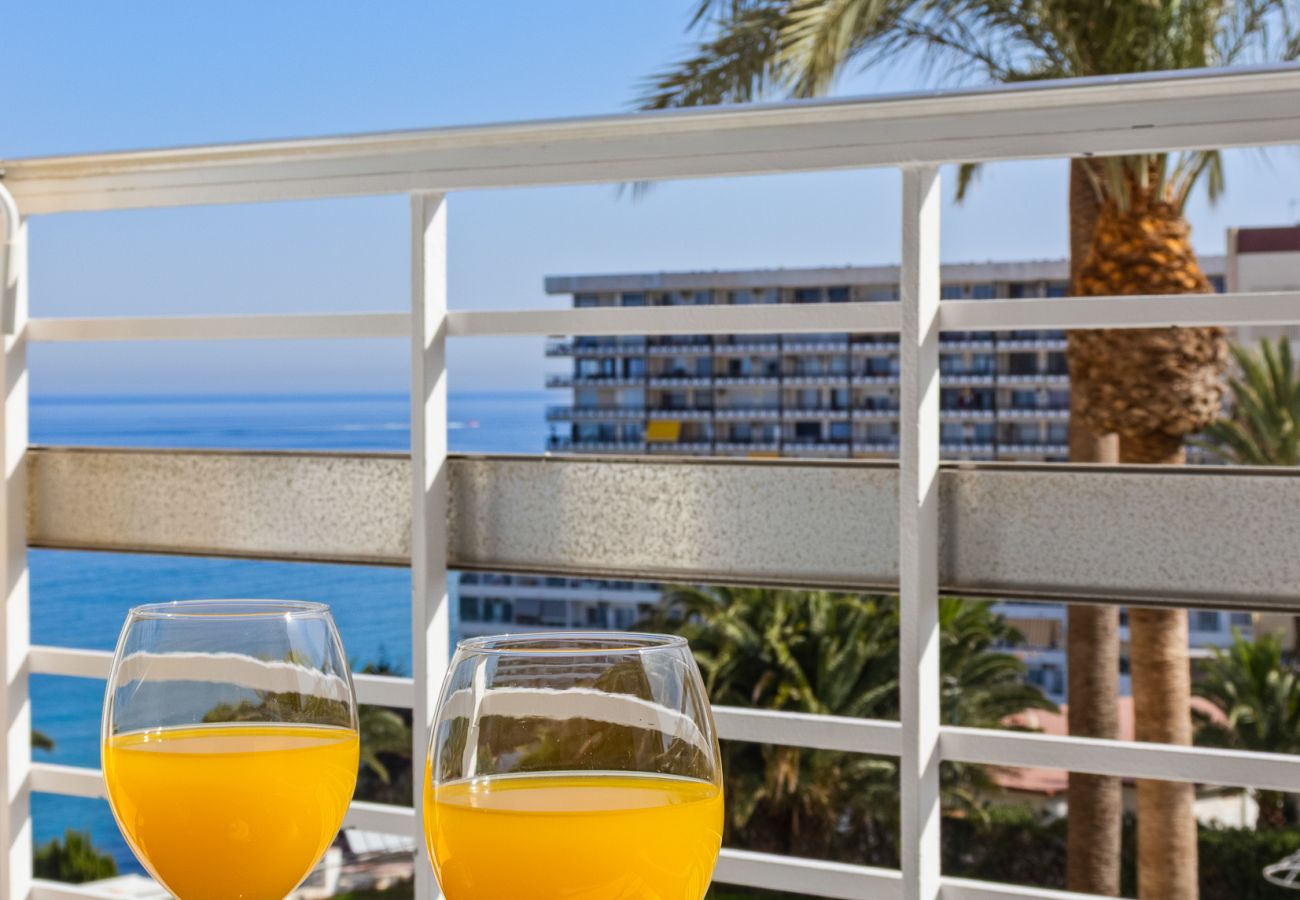 Apartment in Torremolinos - 🖤🤍Black and White Beach – Boutique Apartment with Sea Views 🌊