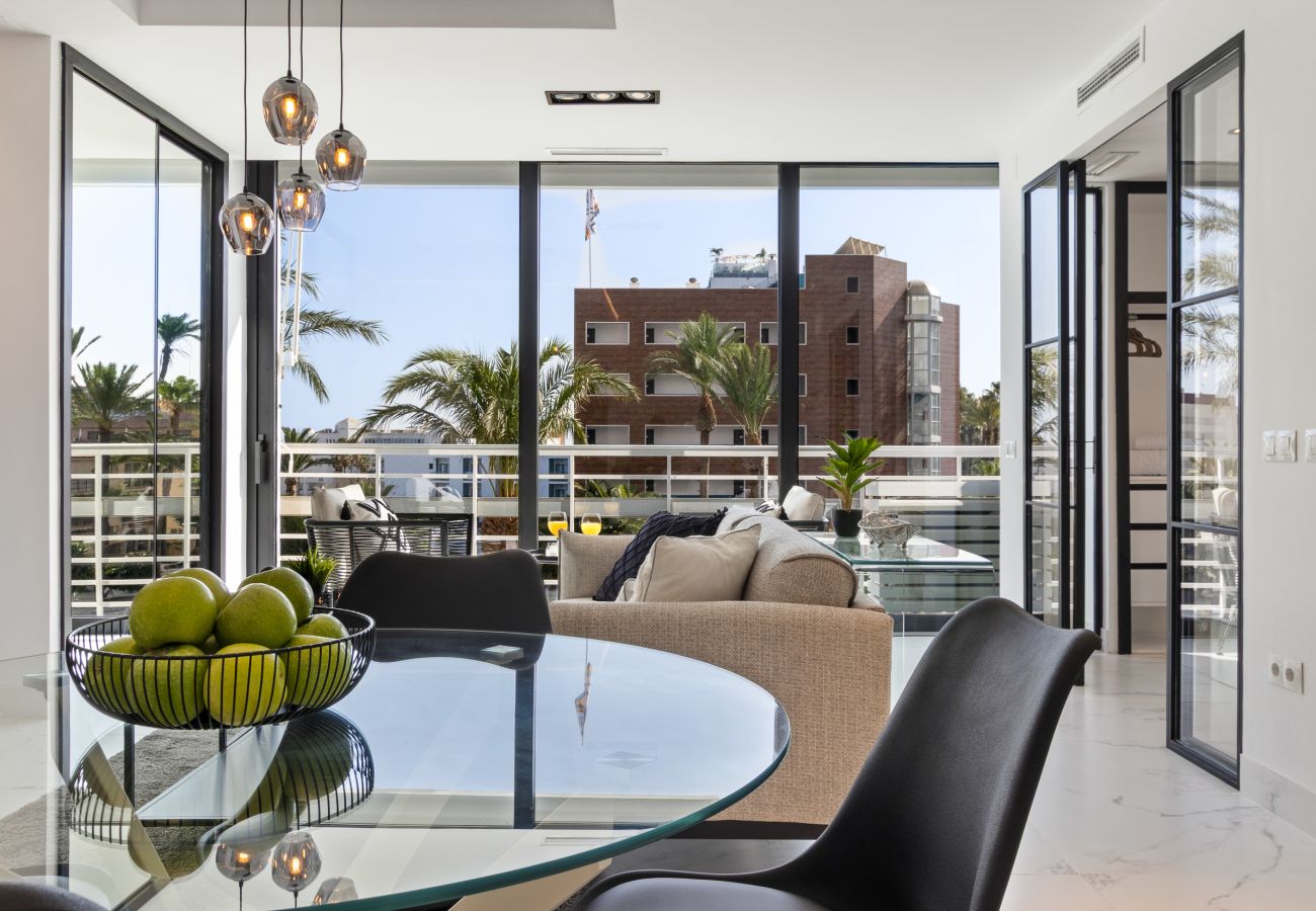 Apartment in Torremolinos - 🖤🤍Black and White Beach – Boutique Apartment with Sea Views 🌊